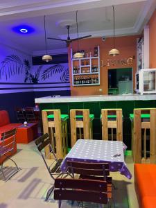 a dining room with a table and a bar at Résidence Togoliving in Toudji