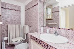Koupelna v ubytování [10 min Torino] Moderna Casa Due Piani con Cortile