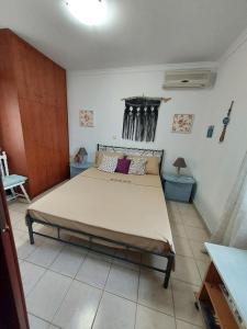 Postel nebo postele na pokoji v ubytování Anastasia's garden house