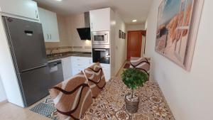 Kuchnia lub aneks kuchenny w obiekcie Rico Apartaments Ricosol