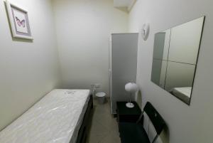 Fotografie z fotogalerie ubytování Small Budget Rooms for 'girls' only in Dubai, Marina v Dubaji