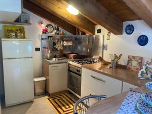 a kitchen with a stove and a refrigerator at Chez Lilli - Mountain Experience in Charvensod