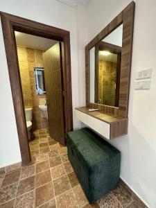 a bathroom with a sink and a mirror at 5/ Antica jabalal-lwebdeh in Amman