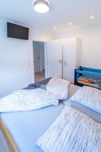 a bedroom with two beds and a rug at Ferienhaus Zum Kuckuck, Wng 2, Urlaub im Eichsfeld in Kallmerode