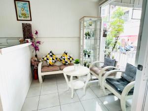Gallery image of Ree House Sukhumvit Adults Only Guesthouse near MRT in Bangkok