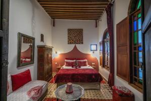 Postel nebo postele na pokoji v ubytování Riad Les Idrissides Chez LEA
