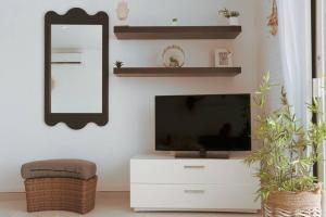 TV a/nebo společenská místnost v ubytování Studio magnifique vue sur mer