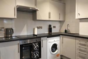 a kitchen with a washer and a dishwasher at Oliver Wests Beautiful 2 Bedroom Sleeps 4 Apartment in Scarborough