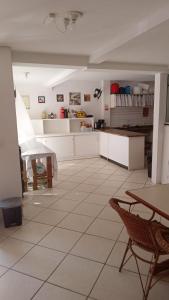 A kitchen or kitchenette at POUSADA MAGIA BEACH