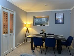 Φωτογραφία από το άλμπουμ του Quebec House - Free Parking and Wifi, 'Comfortable Spacious House Near to Town Centre στο Σουίντον +2 φωτογραφίες