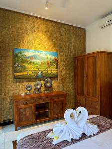 Giường trong phòng chung tại Tiga Naga Villa