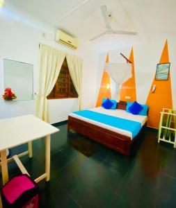 Rúm í herbergi á Mali Guest House