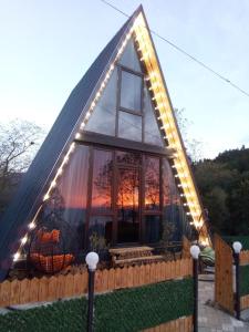 um gazebo com luzes acesas com uma abóbora em Cottage "Sunset" em Batumi