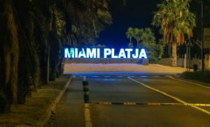 a sign that reads alkmaar platka at night at OLGAPARTMENT in Miami Platja
