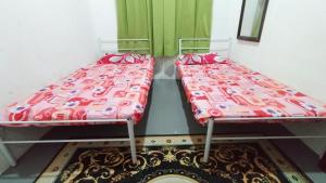 Postel nebo postele na pokoji v ubytování Ishak Kaseh Homestay