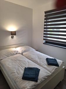 Posteľ alebo postele v izbe v ubytovaní MB APARTMÁNY LIPNO