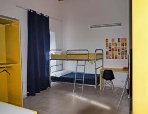 Krevet ili kreveti na sprat u jedinici u okviru objekta Ostello La Salana