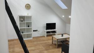 TV a/nebo společenská místnost v ubytování *Le Cristal Doré*Wifi*Parking + 12 fotografií