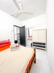 a bedroom with two beds and a ceiling fan at Homestay Dsunway in Petaling Jaya