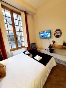 Postel nebo postele na pokoji v ubytování T2 calme vieux Tours Basilique