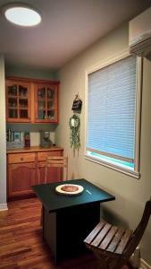 eine Küche mit einem Tisch, einem Stuhl und einem Fenster in der Unterkunft Entire house 3 min Drive to beach in Eastern Passage