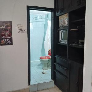 Vonios kambarys apgyvendinimo įstaigoje Renacer casa studio