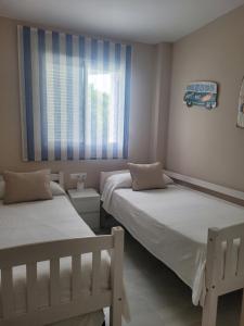 Posteľ alebo postele v izbe v ubytovaní Novo Sancti Petri - Playa, Piscina, Golf y Relax + 17 fotografií