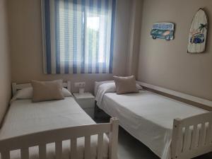 Posteľ alebo postele v izbe v ubytovaní Novo Sancti Petri - Playa, Piscina, Golf y Relax