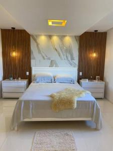 Ένα ή περισσότερα κρεβάτια σε δωμάτιο στο Ampla, 180 graus de vista mar.
