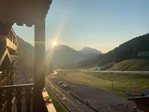 a view of a road with the sun in the distance at Cozy studio between the lake and the mountain in Le Biot