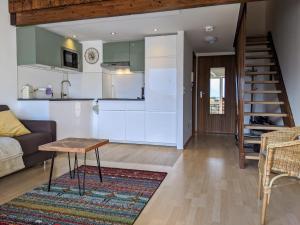 a living room with a couch and a table at Haus Mitterbach Ferienwohnung Berglaune in Berchtesgaden