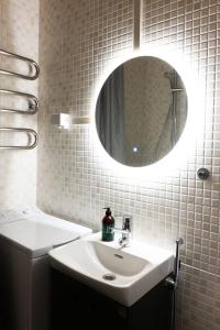 a white bathroom with a sink and a mirror at Joensuun kalastajan helmi in Joensuu