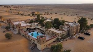 A piscina localizada em Hotel Cafe Du Sud ou nos arredores