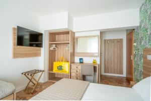 TV a/nebo společenská místnost v ubytování Lotus Hotel ALL INCLUSIVE & SPIAGGIA