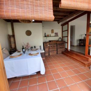 a dining room with a table and a kitchen at Casa La Buena Ola in Playa del Hombre