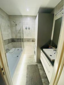 A bathroom at Apartament Drewno Pasja