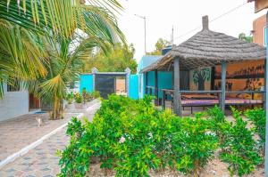 a resort with a gazebo with a bed at Keur Medzo - Lac Rose in Niaga