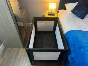Voodi või voodid majutusasutuse 2 Bed Town Centre Nr Theatre Free Park Wi-Fi & garden toas