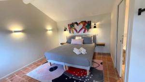 Posedenie v ubytovaní Appart13 piscine chauffée de luxe Belvoir13 à 10 min d Aix