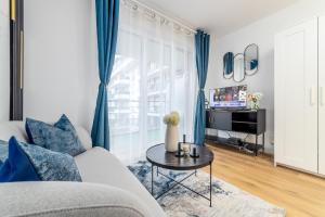 a living room with a couch and a table at Appartement en face gare d'Evry - Proche Paris & Disney - Easy check in - Arrivée autonome -Place de parking privative - Wifi in Évry-les-Châteaux
