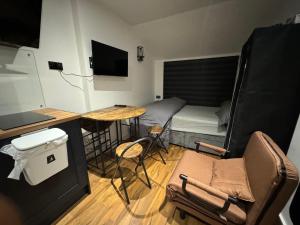 Televiisor ja/või meelelahutuskeskus majutusasutuses Mathews Den