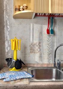 a kitchen sink with a yellow juicer next to it at Casa Corallo in Cervo
