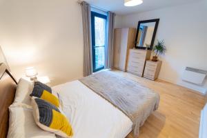 a bedroom with a bed and a large window at Superb 1 Bedroom Serviced Apartment In City Centre in Birmingham