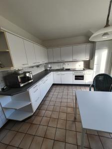Η κουζίνα ή μικρή κουζίνα στο Ferienwohnung Zur Sonne