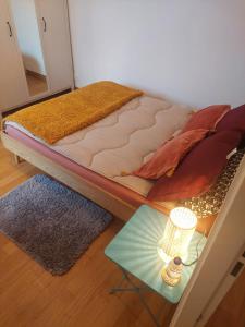 Łóżko lub łóżka w pokoju w obiekcie Paris-Versailles-Cosy-Calme-WIFI