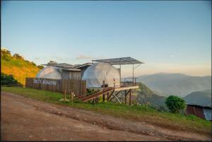 two domes on a hill next to a dirt road at ฮักวิว ม่อนแจ่ม in Mon Jam