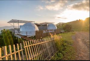 Gallery image of ชูชัยฟาร์มสเตย์โดมฮักวิว in Mon Jam