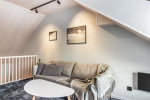 a living room with a couch and a table at Ömsedal / Kåvan in Funäsdalen