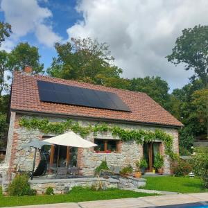 a house with a solar panel on the roof at Le val du vieux chêne chambre d'hôtes in Walcourt