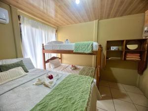 a small room with two bunk beds and a window at Arenal NAE Home in Fortuna
